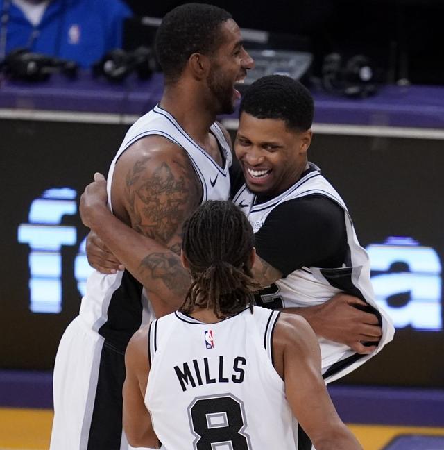 赛事中有所 赛事中有所