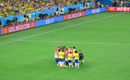 他曾经在关 他曾经在关